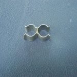 Clip d'assemblage de grilles d’exposition