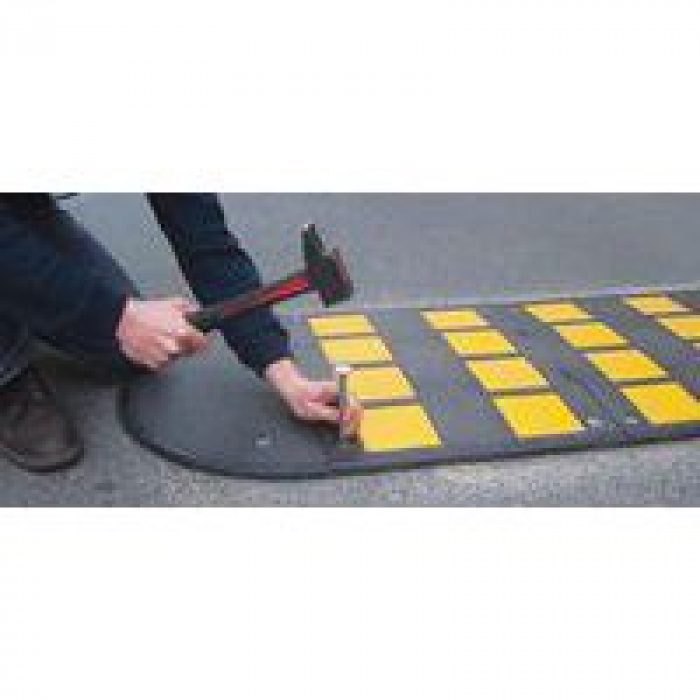 Jeu de 4 pitons d'ancrage à frapper Jeu de 4 pitons d'ancrage à frapper