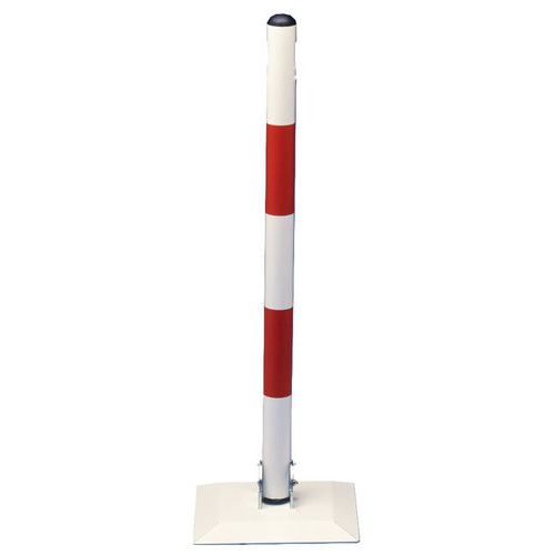 Potelet sur socle carré rabattable Potelet sur coupe carrée rabattable