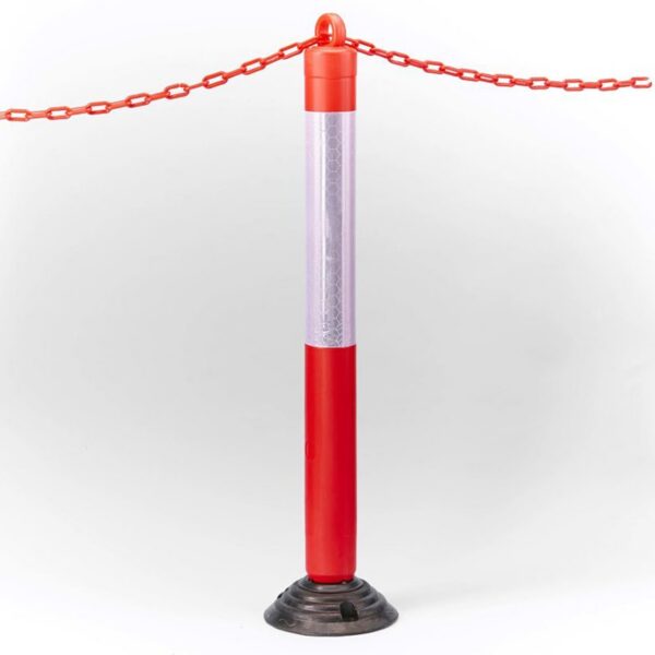 Poteau de signalisation sur base flexible avec anneau passe chaîne