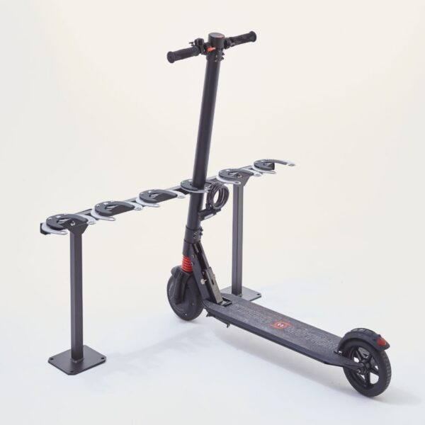 Range Trottinettes sur Pied : 6 trottinettes - Côte à côte
