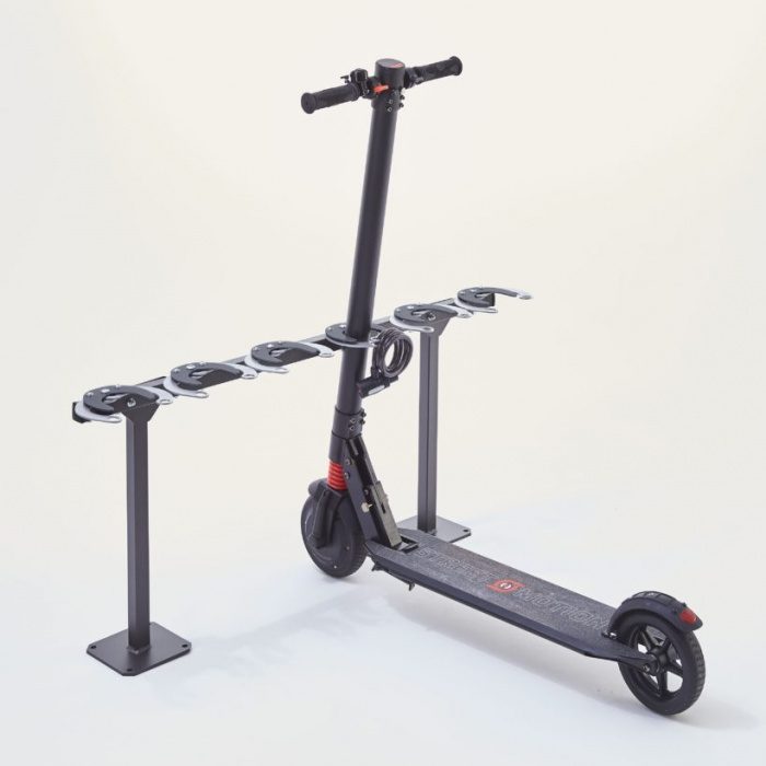 Range Trottinettes sur Pied : 6 trottinettes - Côte à côte Range Trottinettes sur Pied : 6 trottinettes - Côte à côte