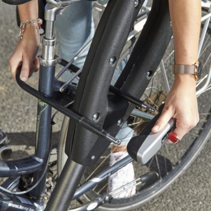 Poteau range 2 vélos papillon Poteau range 2 vélos papillon