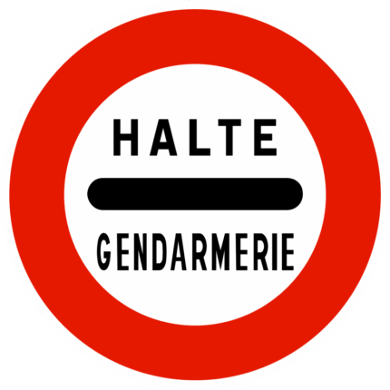 Panneau d'interdiction B5A- arrêt au poste de gendarmerie