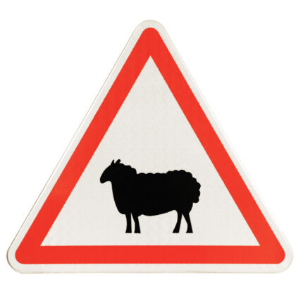 Panneau de danger A15A2 – Passage d’animaux domestiques (mouton)