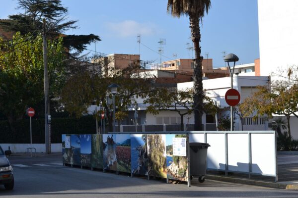 cache conteneur 3 Point de collecte sélective 2 conteneurs