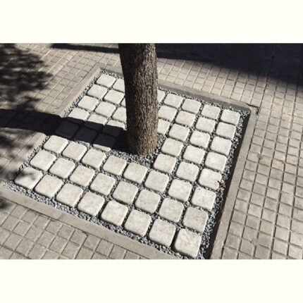 Grille d'arbre recyclé