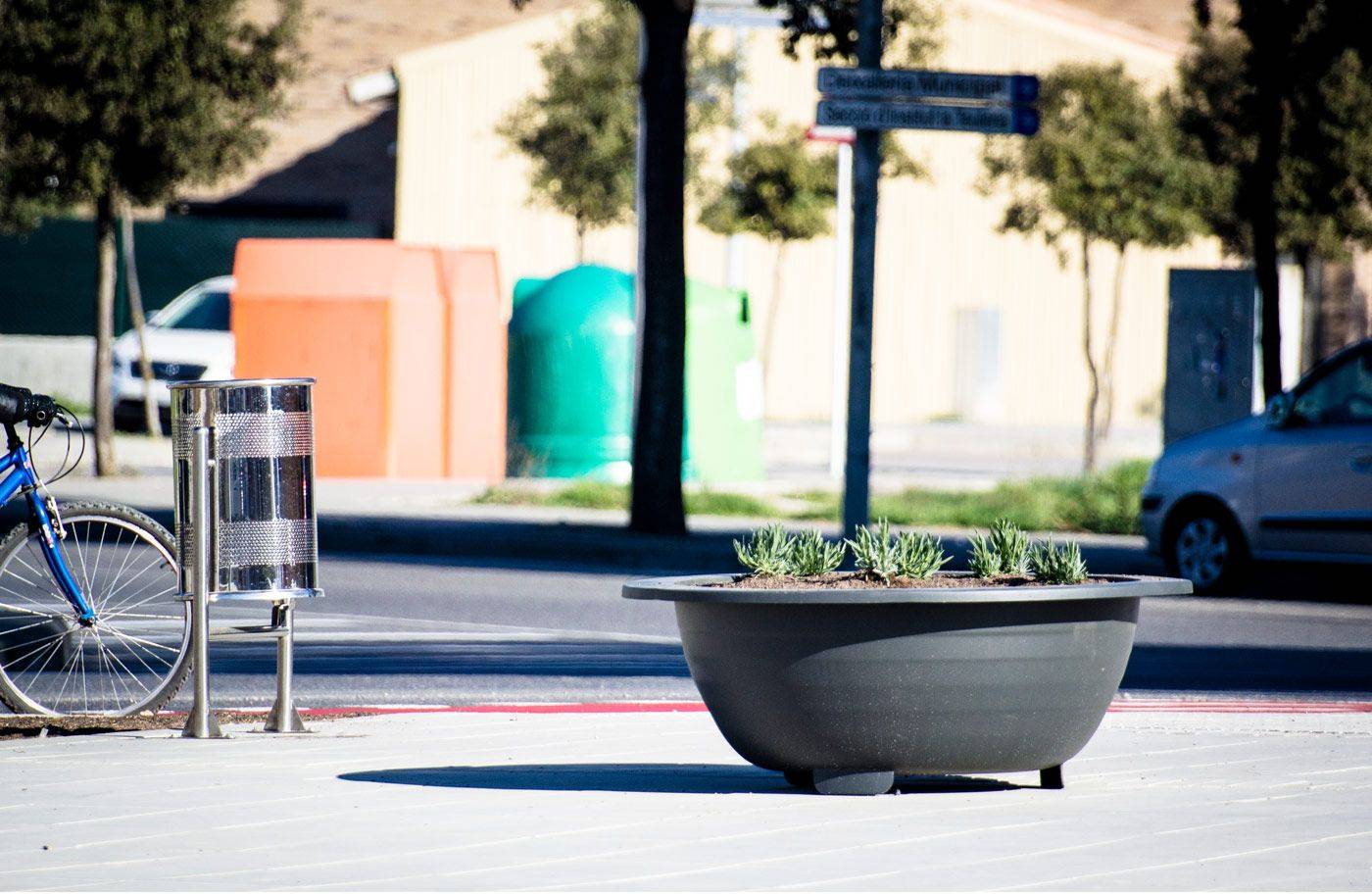 Jardinière Esferica by Bach y Mora