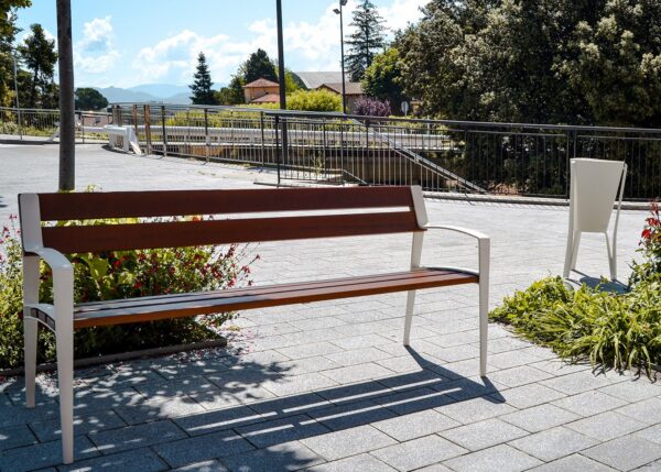 crema_0003_COLECCION_URBAN-COLORS_FO_INS_06 Pack Minsk 1 banc + 1 corbeille